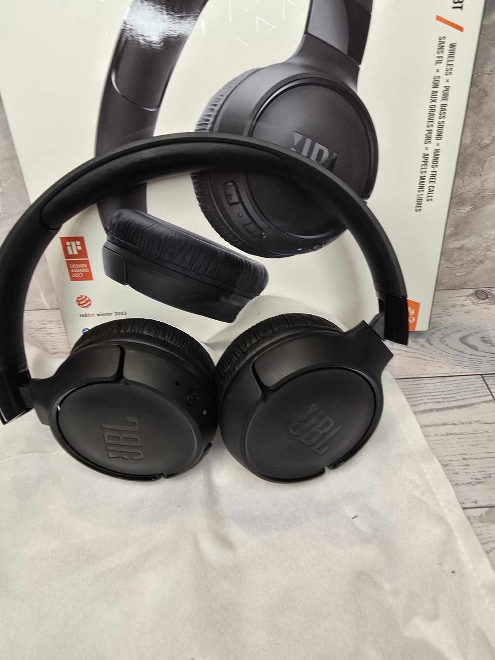 JBL Tune 520BT Wireless On-Ear Headphones - Black - Picture 7 of 9